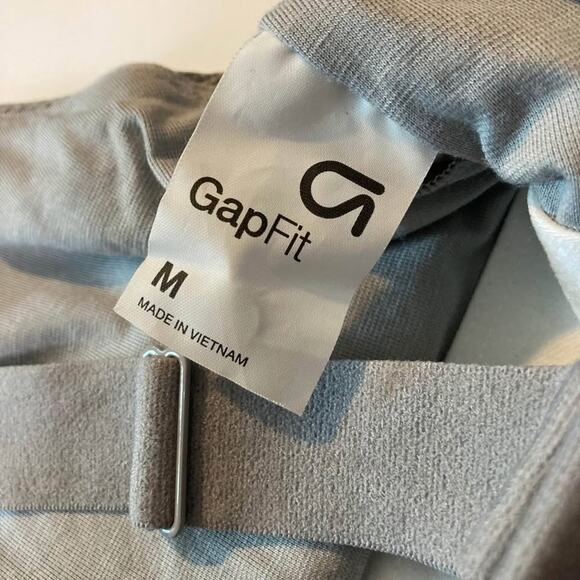 4 Gap bras Medium - Picture 7 of 8